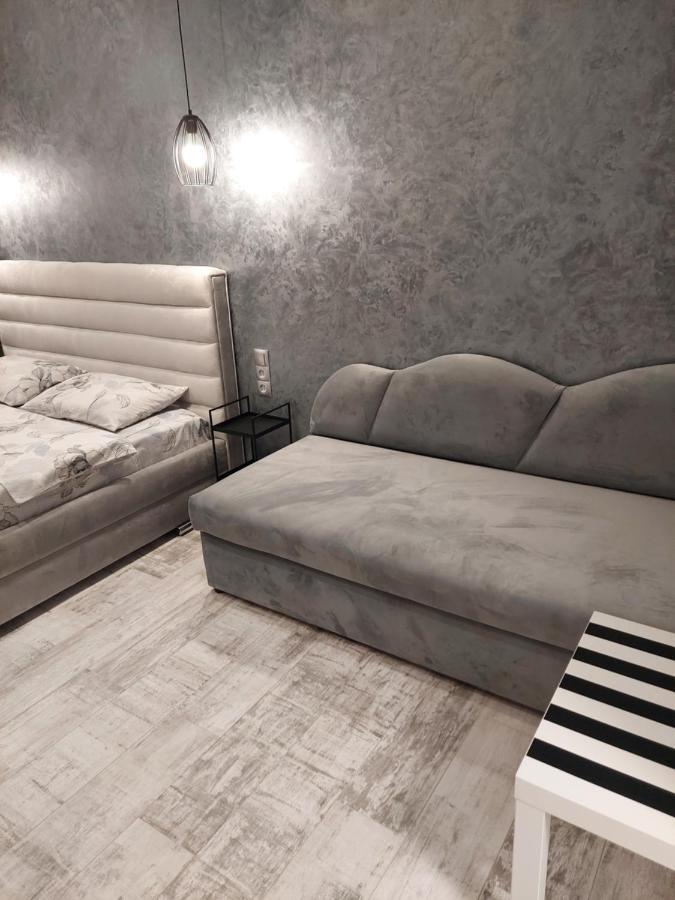 Однокомнатная Форум-Центр Apartment ลวีฟ ภายนอก รูปภาพ