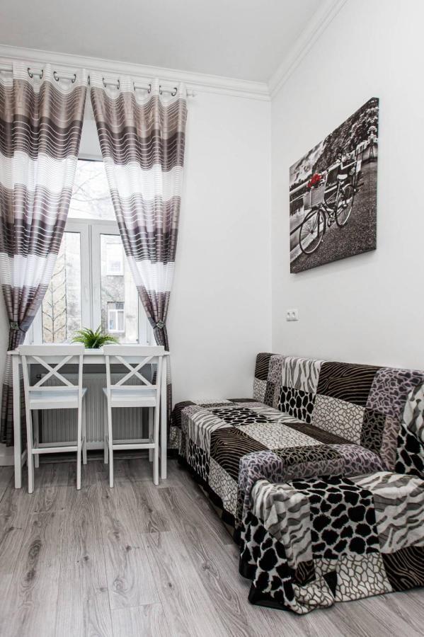 Однокомнатная Форум-Центр Apartment ลวีฟ ภายนอก รูปภาพ