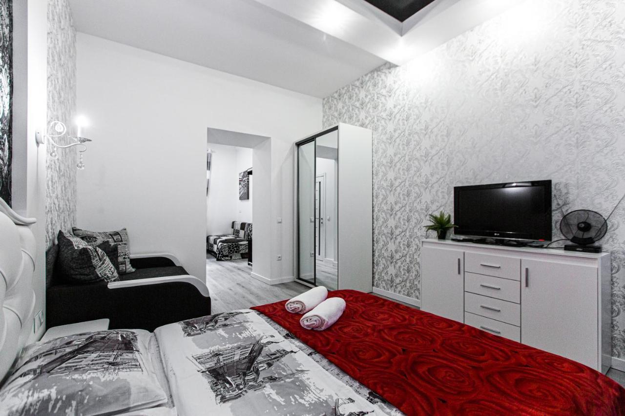 Однокомнатная Форум-Центр Apartment ลวีฟ ภายนอก รูปภาพ