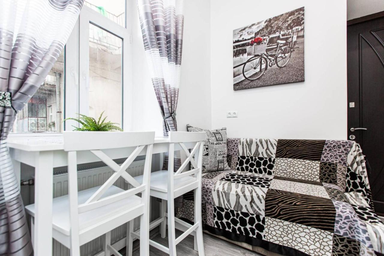 Однокомнатная Форум-Центр Apartment ลวีฟ ภายนอก รูปภาพ